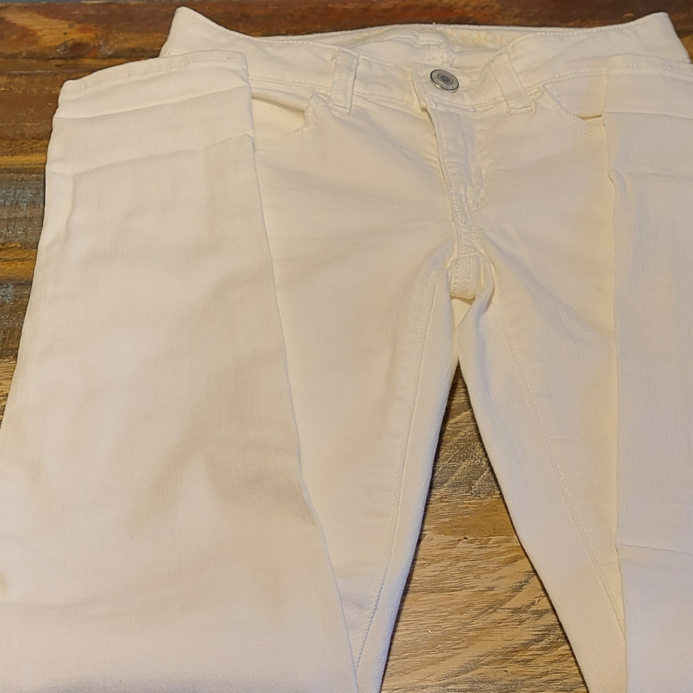 American Eagle low-rise skinny white jeans. Size 00
